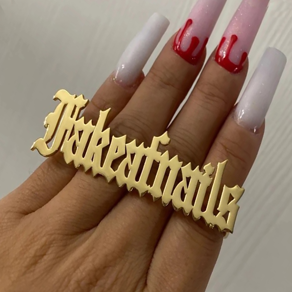 Aangepaste naamring voor manne - Initial Ring Custom recensie en prijs